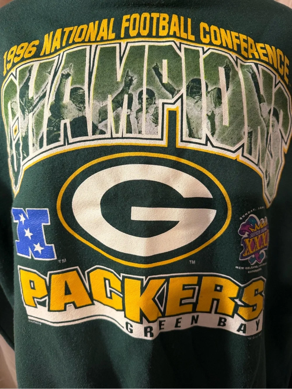 Lee Green Bay Packers Green Crewneck Sweatshirt with Yellow & White Graphics
